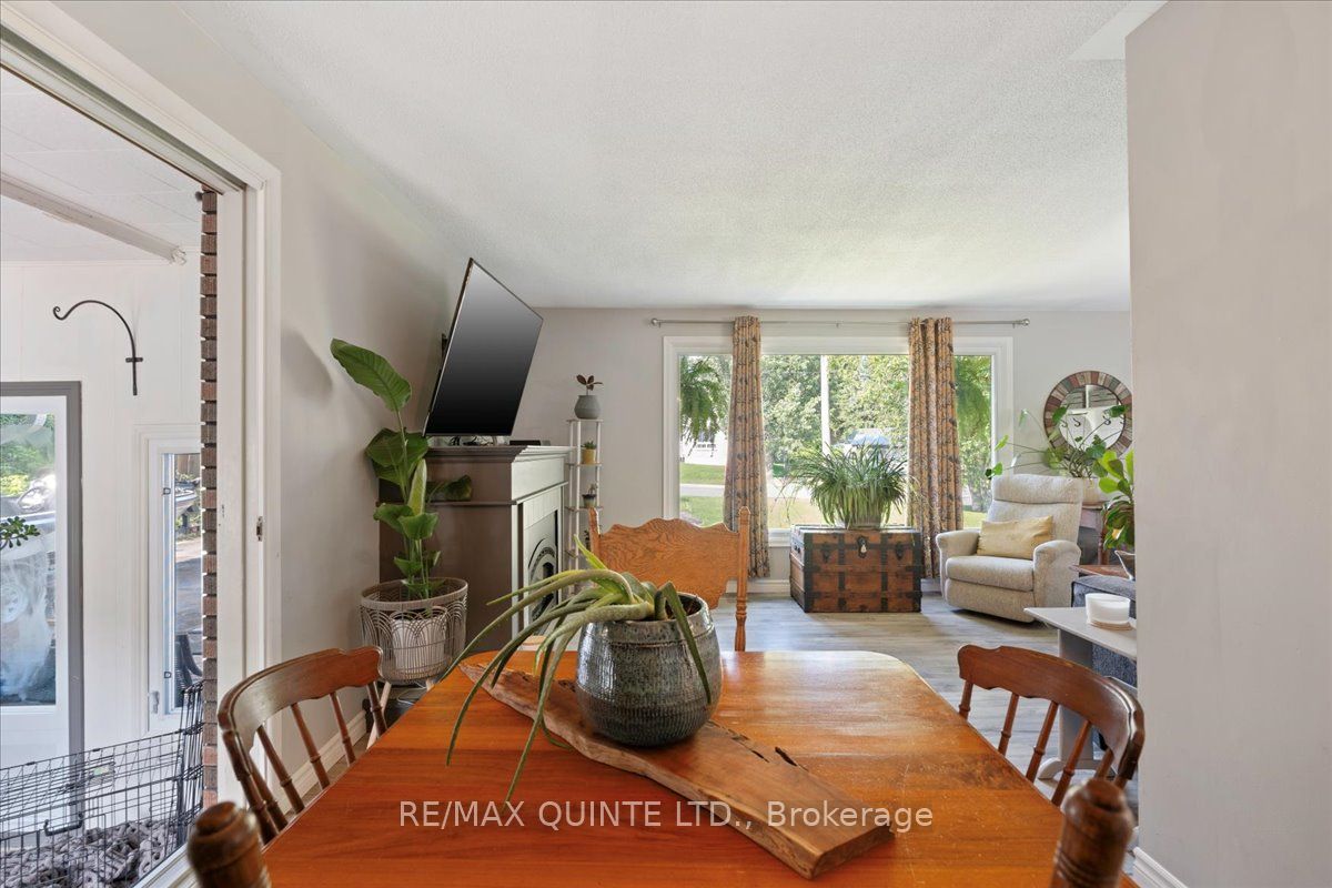27 Downes Ave Property Photo 3