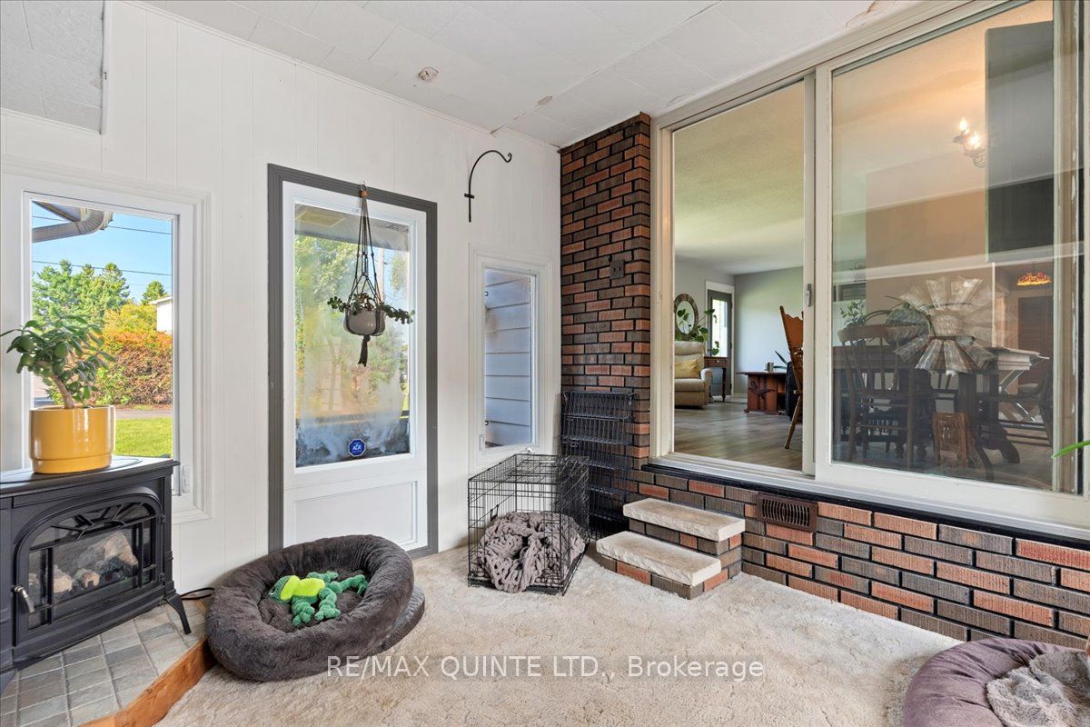 27 Downes Ave Property Photo 4