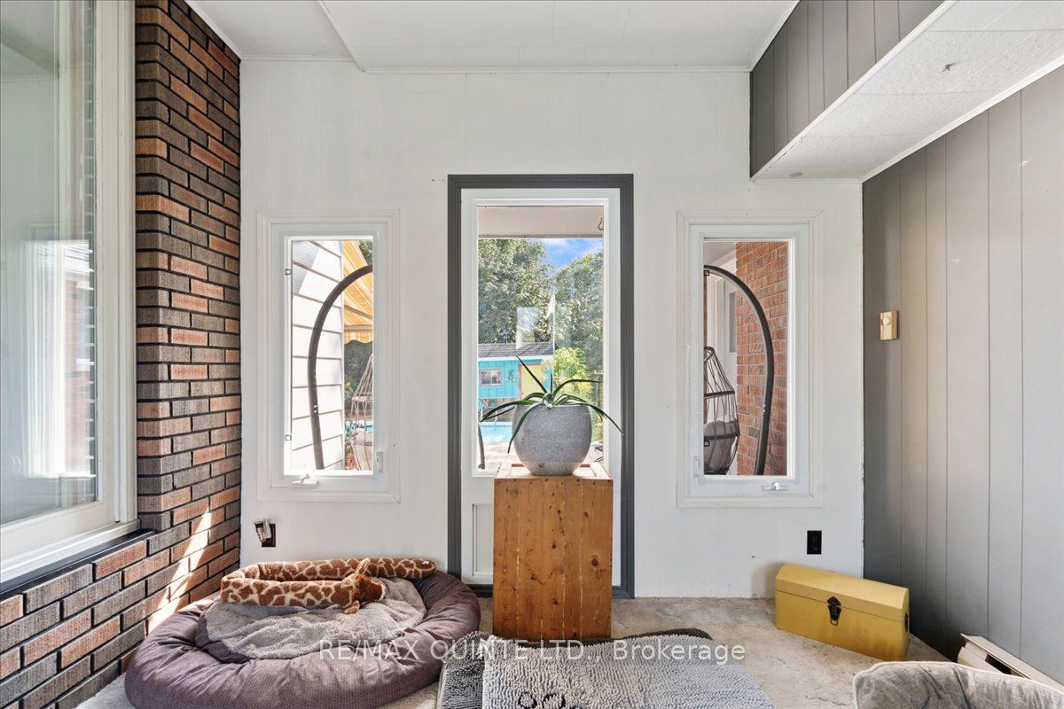 27 Downes Ave Property Photo 5