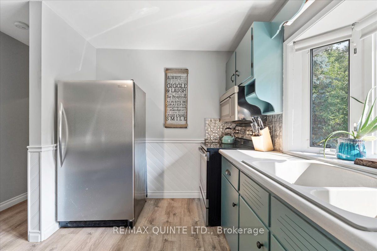 27 Downes Ave Property Photo 6
