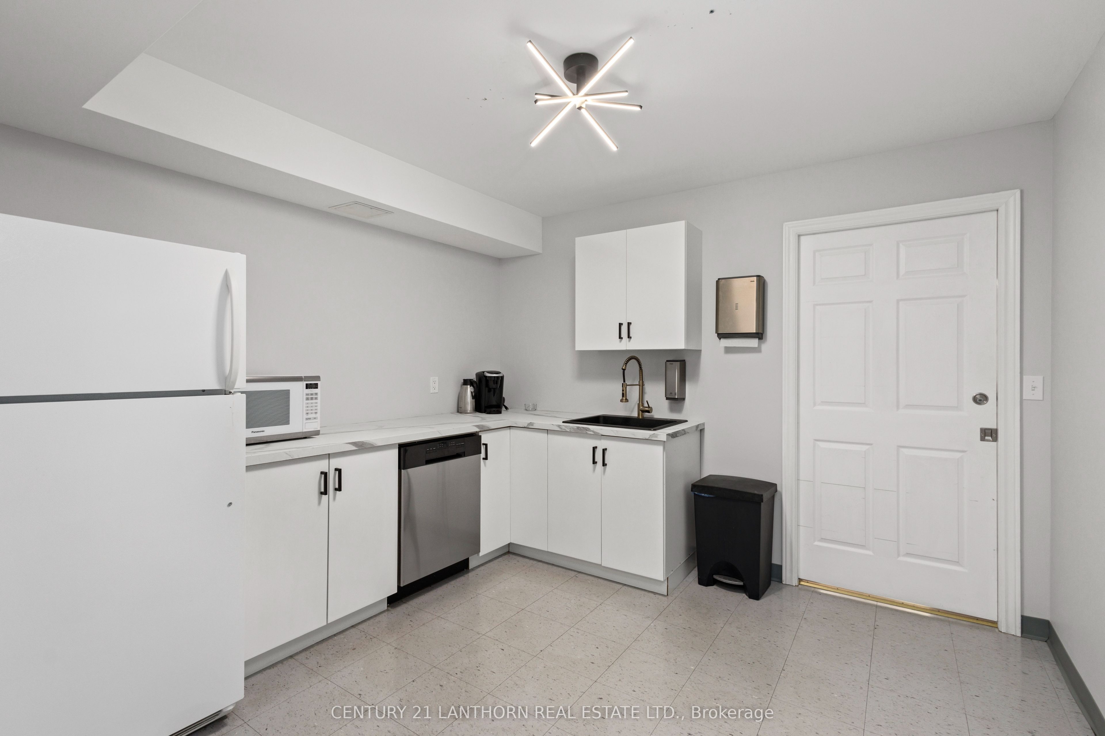 #213 - 35 Bridge Street Property Photo 5