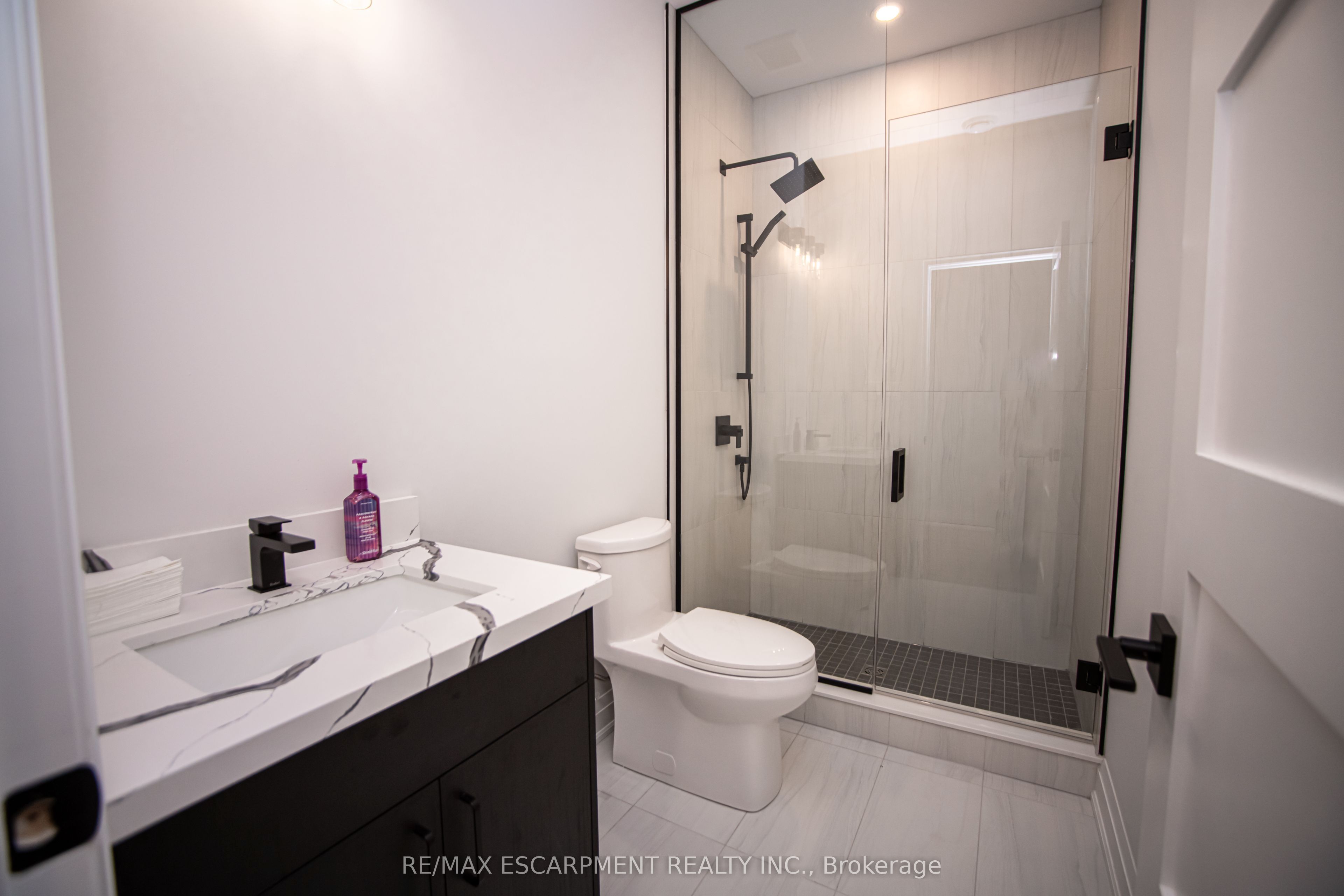 11 Primrose Street Property Photo 37