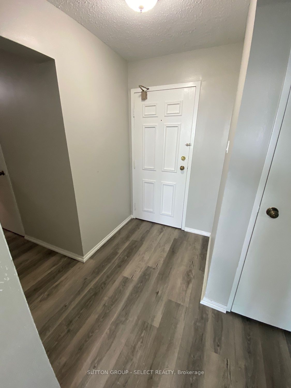 600 Grenfell Dr 1 Property Photo 3