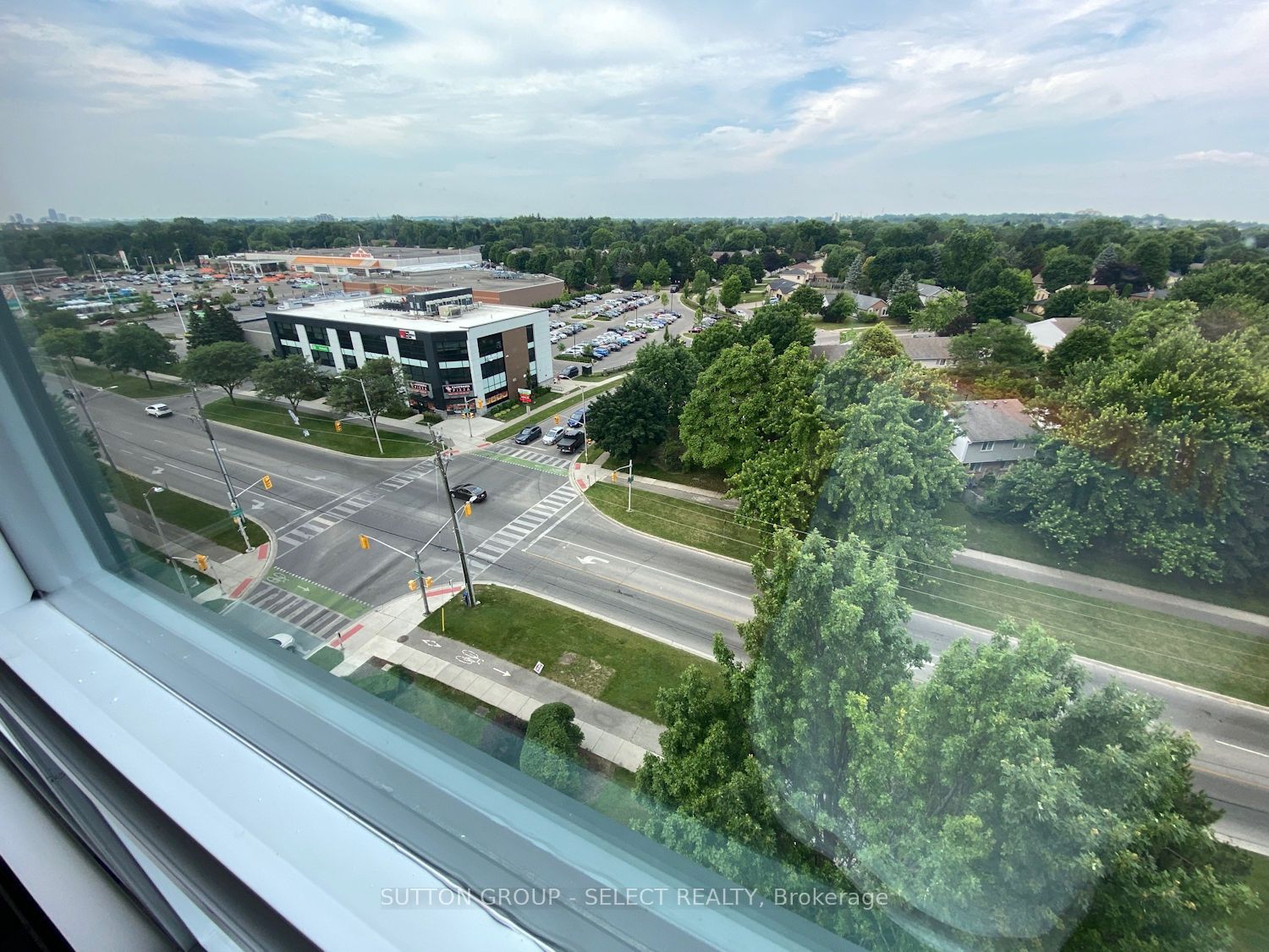 600 Grenfell Dr 1 Property Photo 4