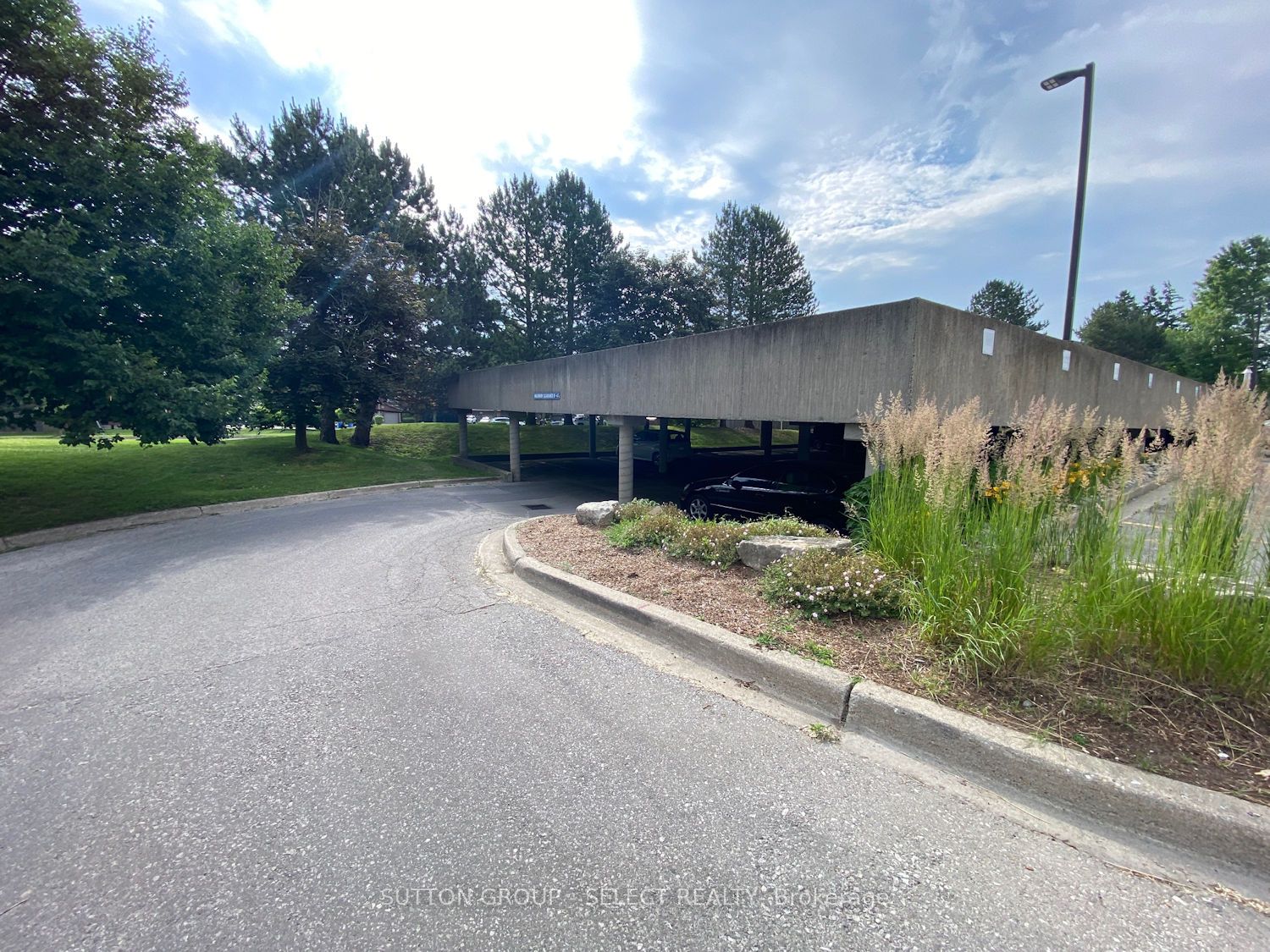 600 Grenfell Dr 1 Property Photo 6