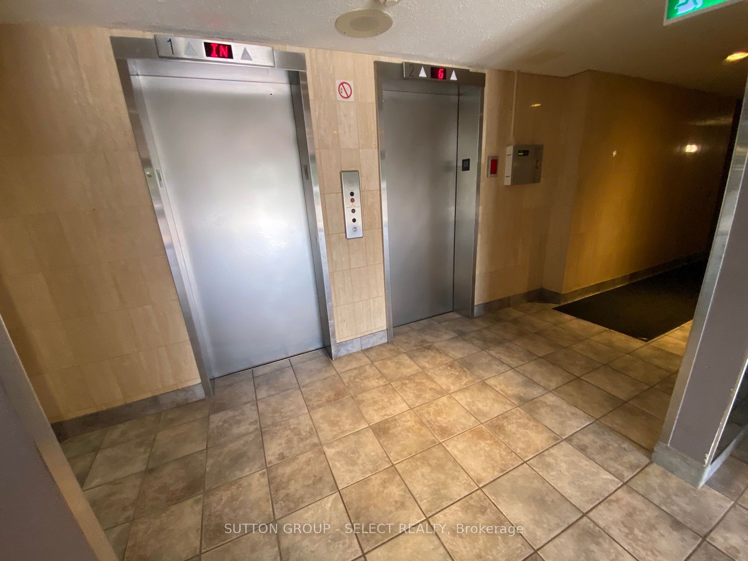 600 Grenfell Dr 1 Property Photo 9