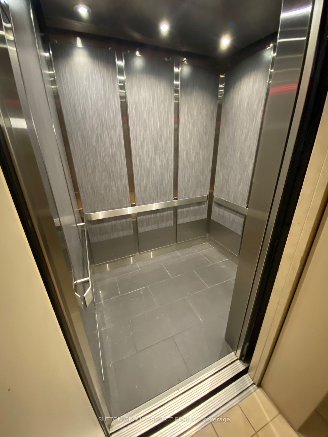 600 Grenfell Dr 1 Property Photo 12
