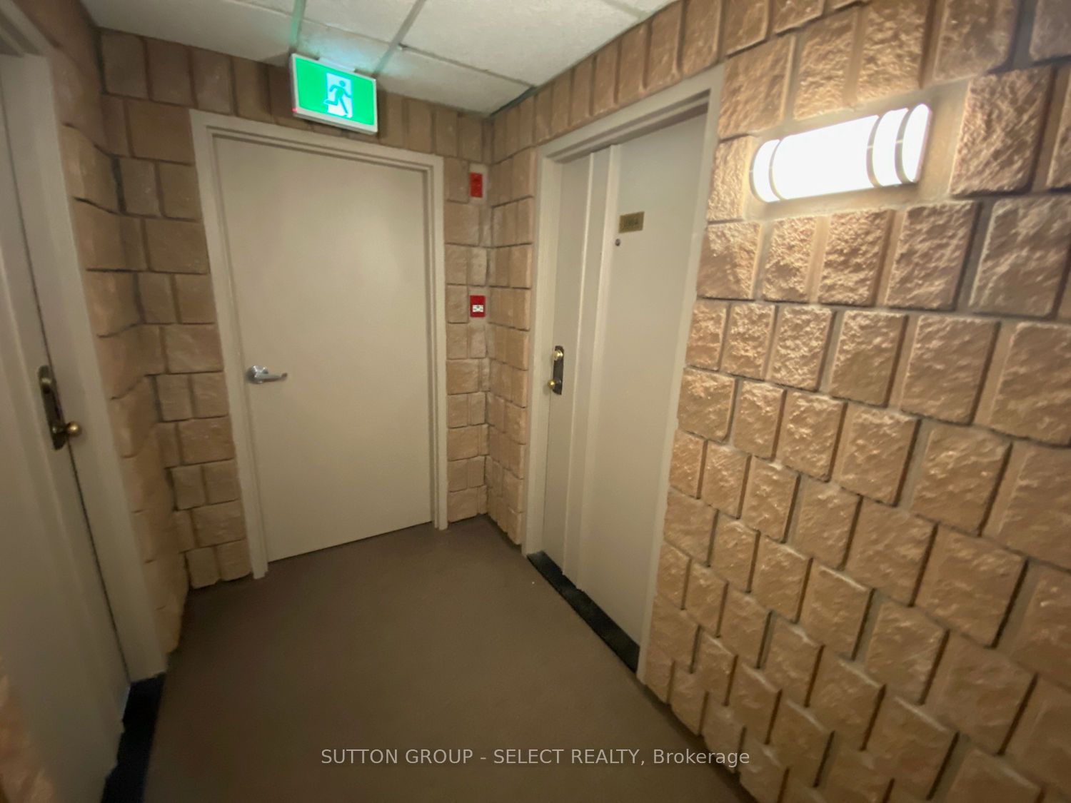 600 Grenfell Dr 1 Property Photo 14
