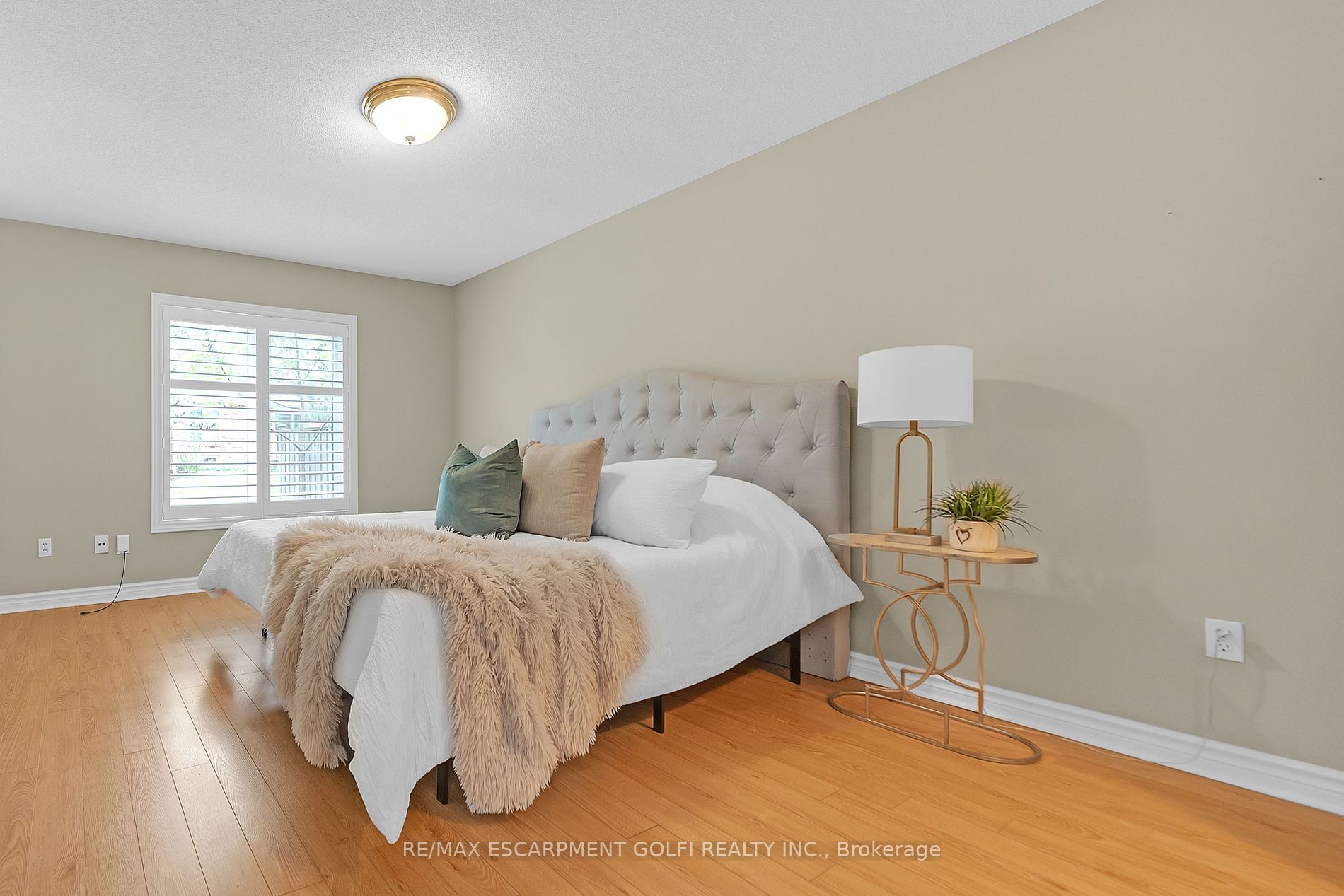 20 Meadowlands Blvd 24 Property Photo 8