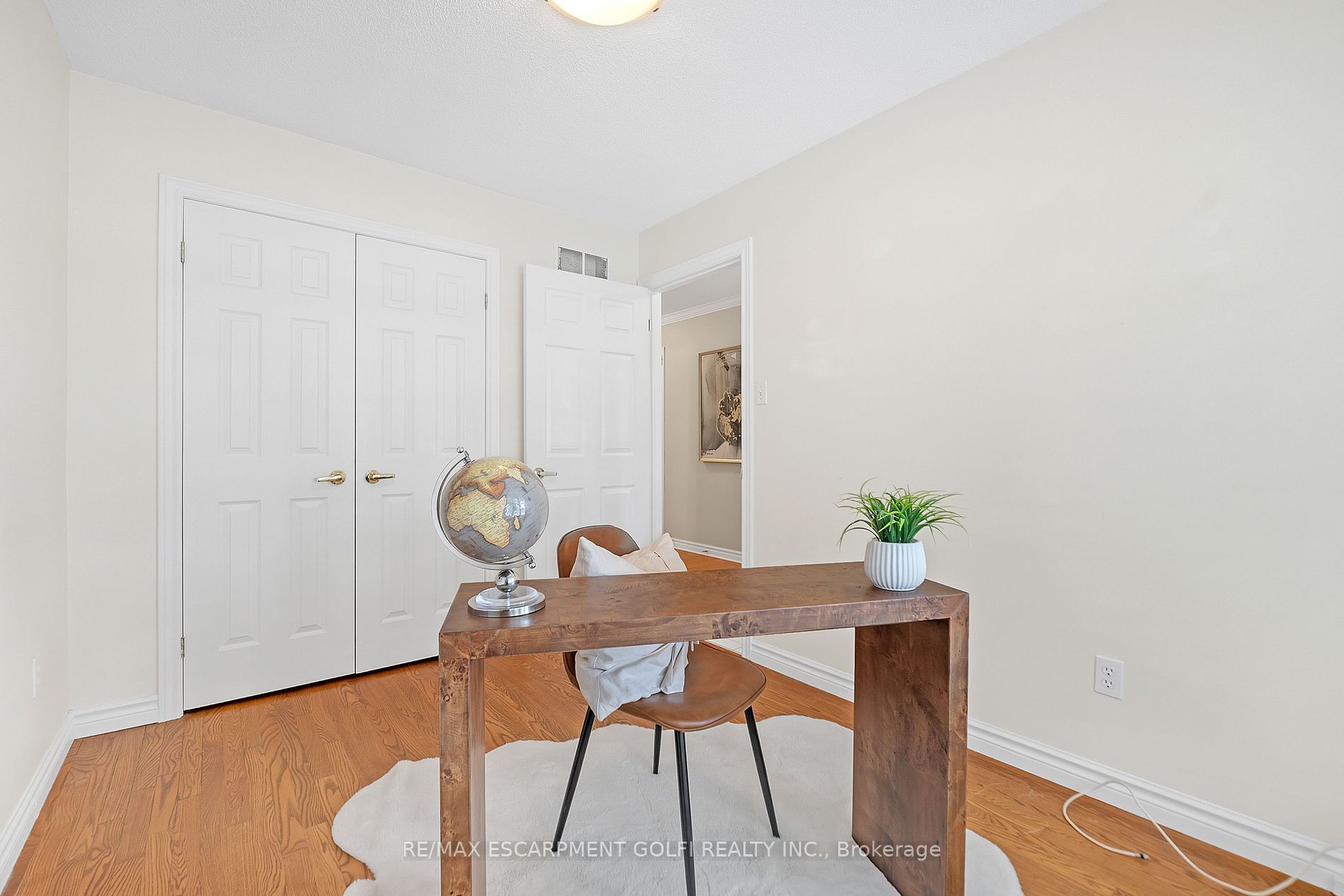 20 Meadowlands Blvd 24 Property Photo 13