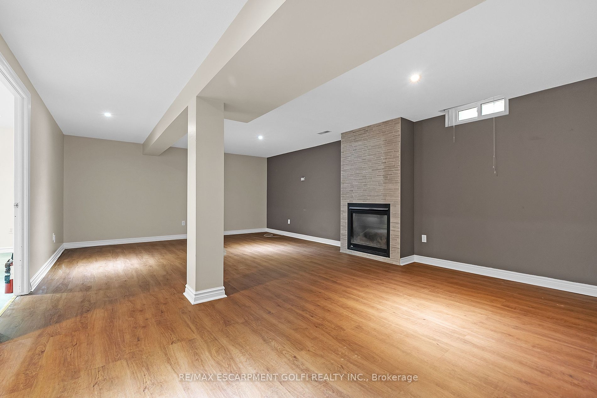 20 Meadowlands Blvd 24 Property Photo 17