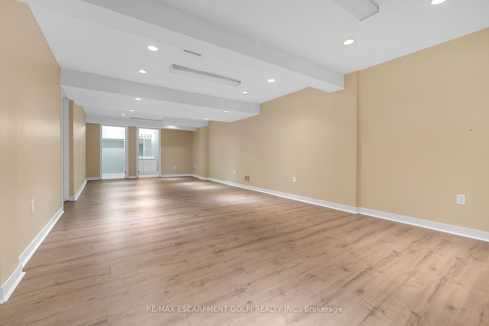 20 Meadowlands Blvd 24 Property Photo 19