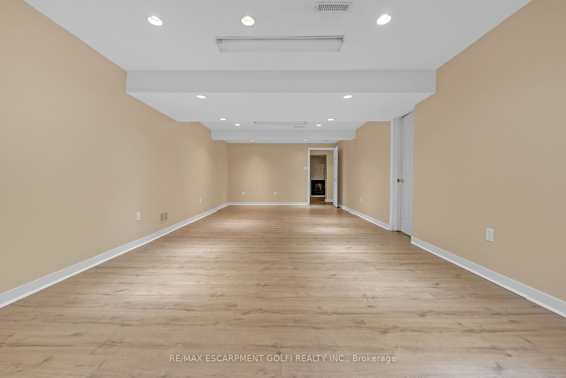20 Meadowlands Blvd 24 Property Photo 20
