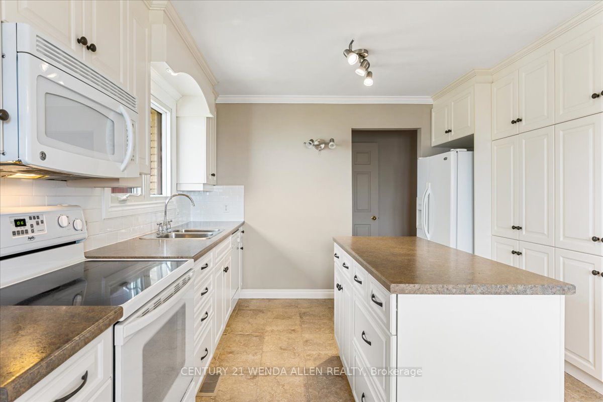 640 Huron Terr Property Photo 2