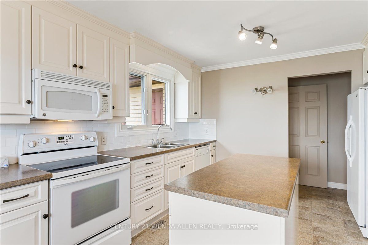 640 Huron Terr Property Photo 3