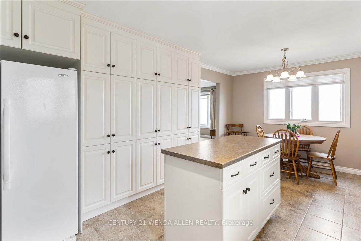 640 Huron Terr Property Photo 6