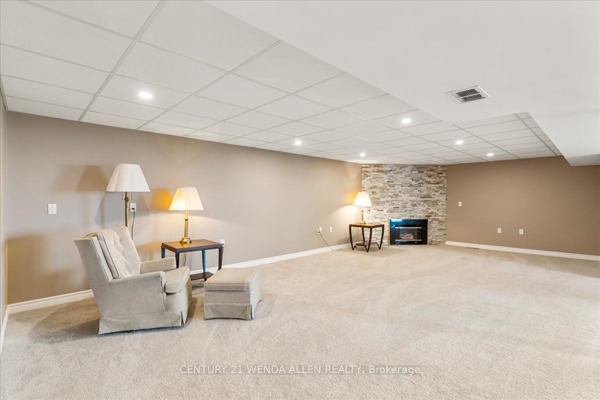 640 Huron Terr Property Photo 15