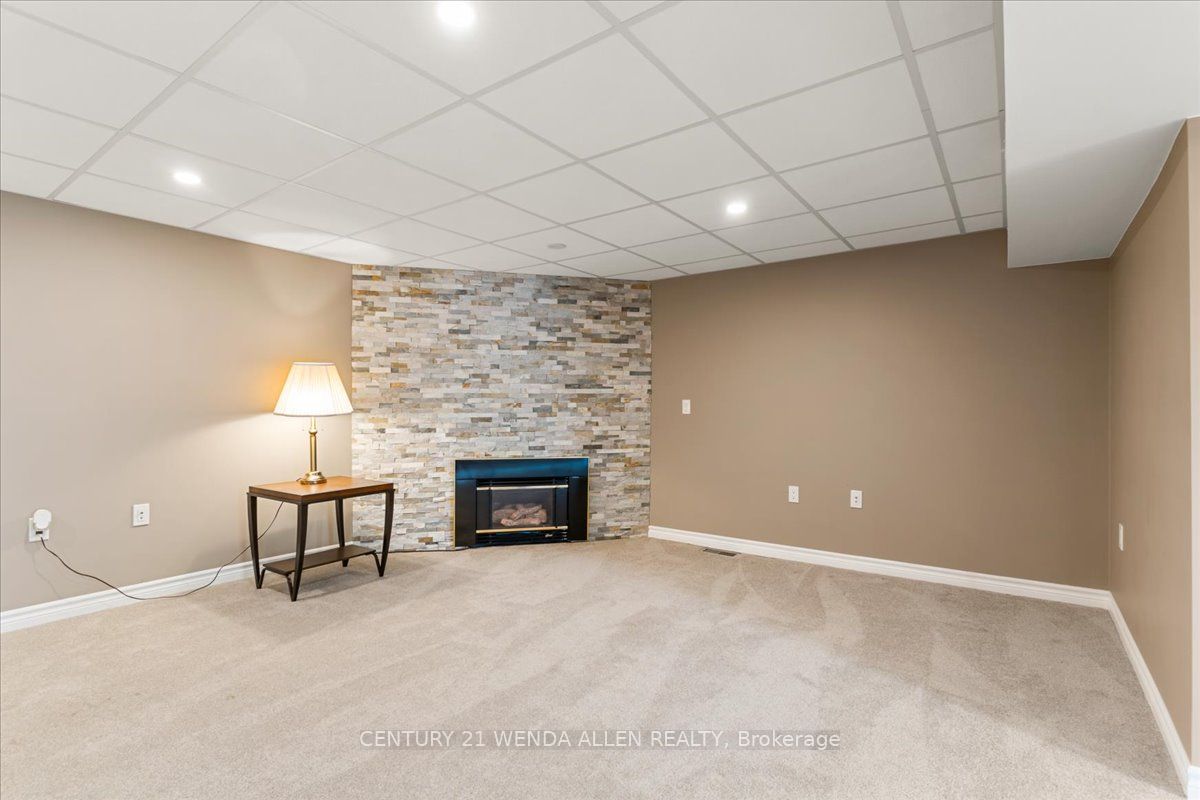 640 Huron Terr Property Photo 16
