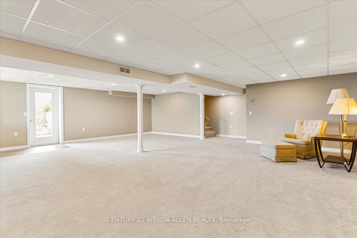 640 Huron Terr Property Photo 18