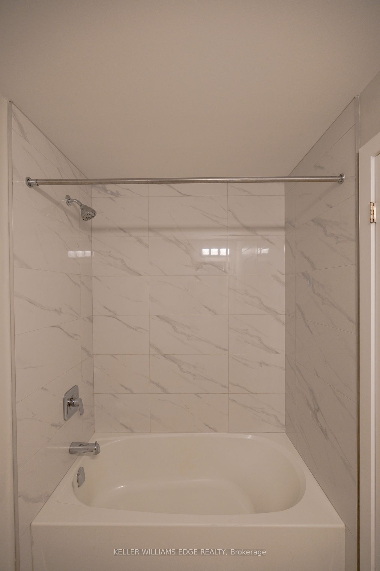 15 Queen St S 2 Property Photo 22