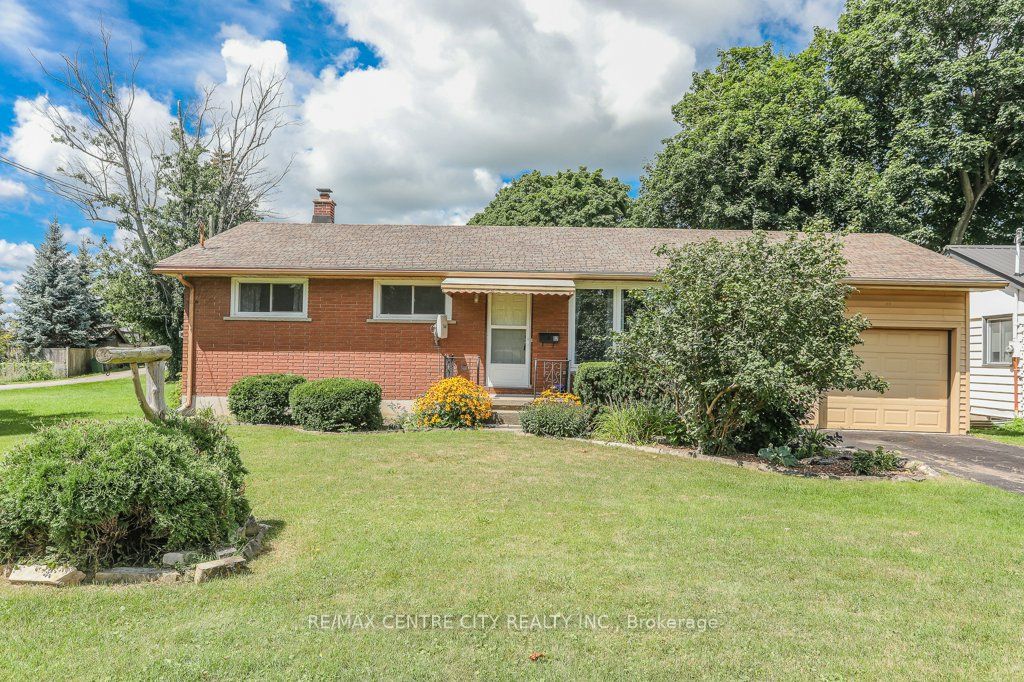 82 Fairview Ave Property Photo 1