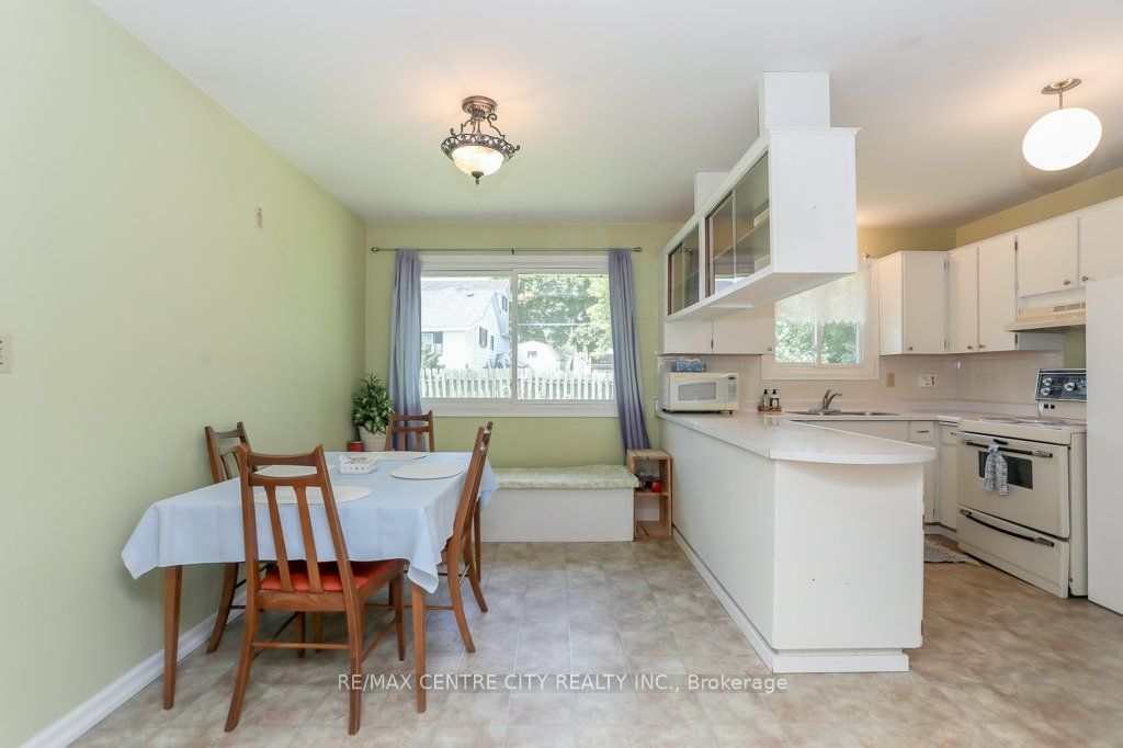 82 Fairview Ave Property Photo 2