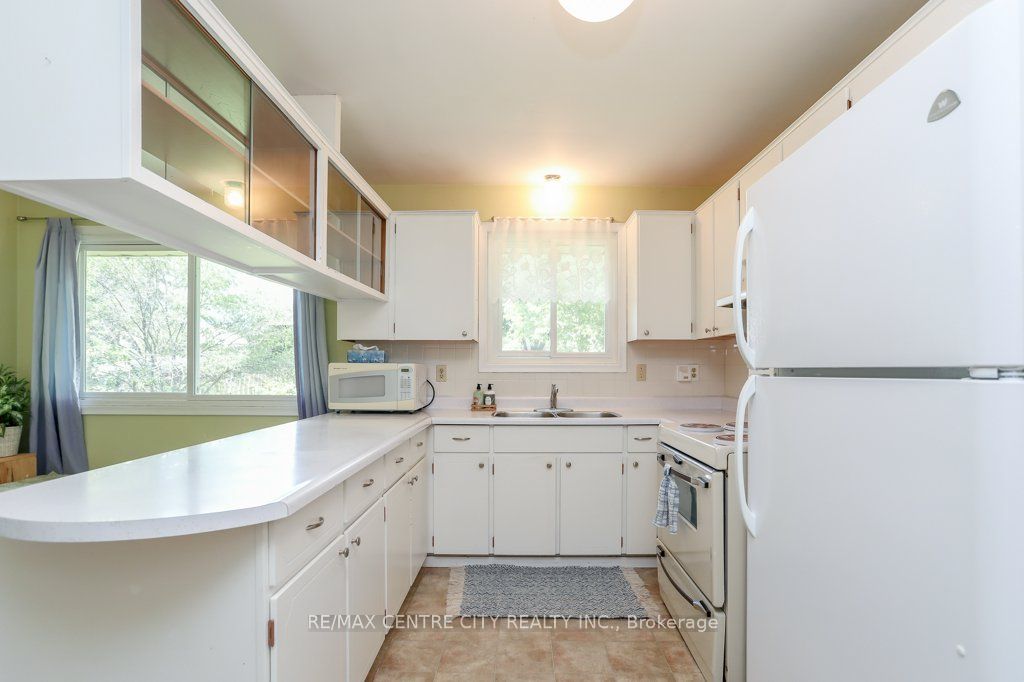 82 Fairview Ave Property Photo 5