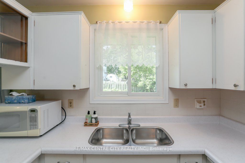 82 Fairview Ave Property Photo 6