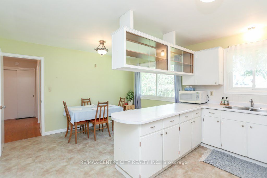 82 Fairview Ave Property Photo 7