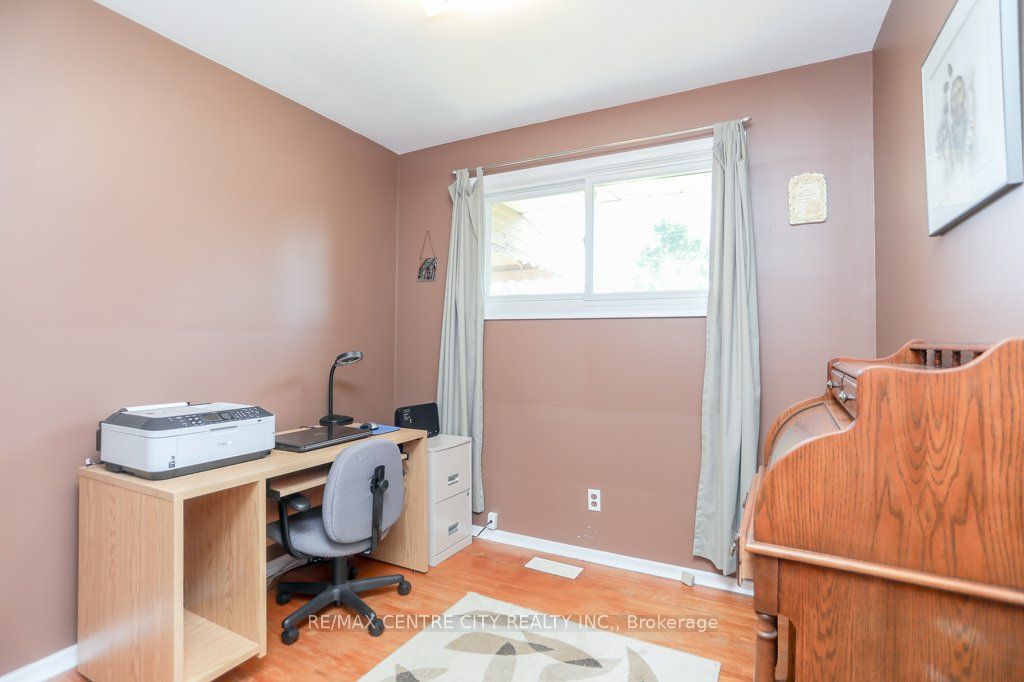 82 Fairview Ave Property Photo 9