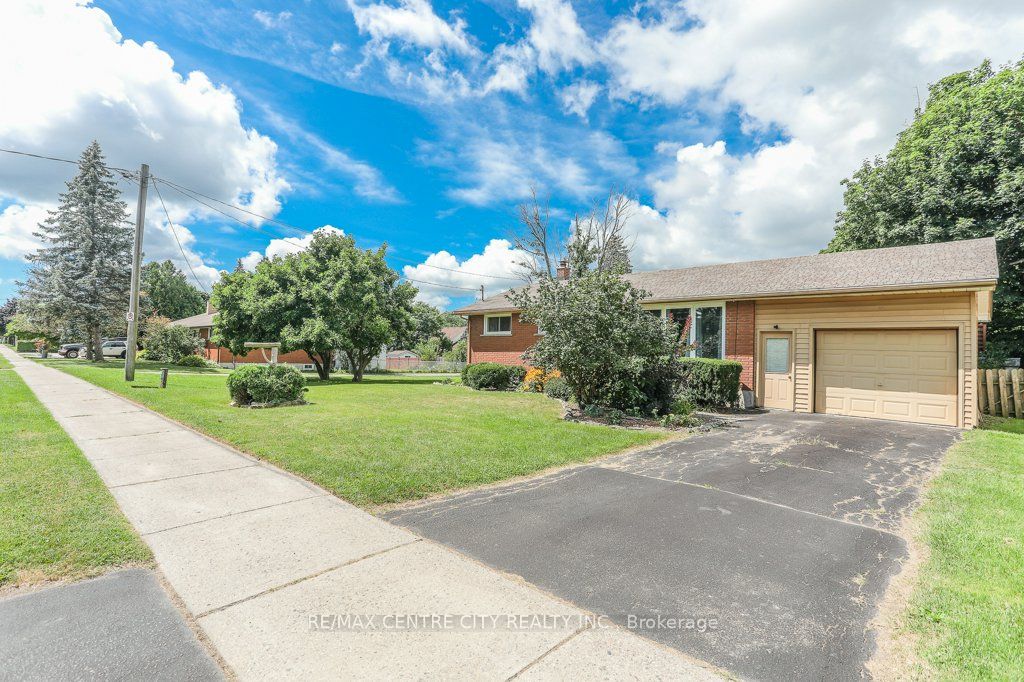 82 Fairview Ave Property Photo 23