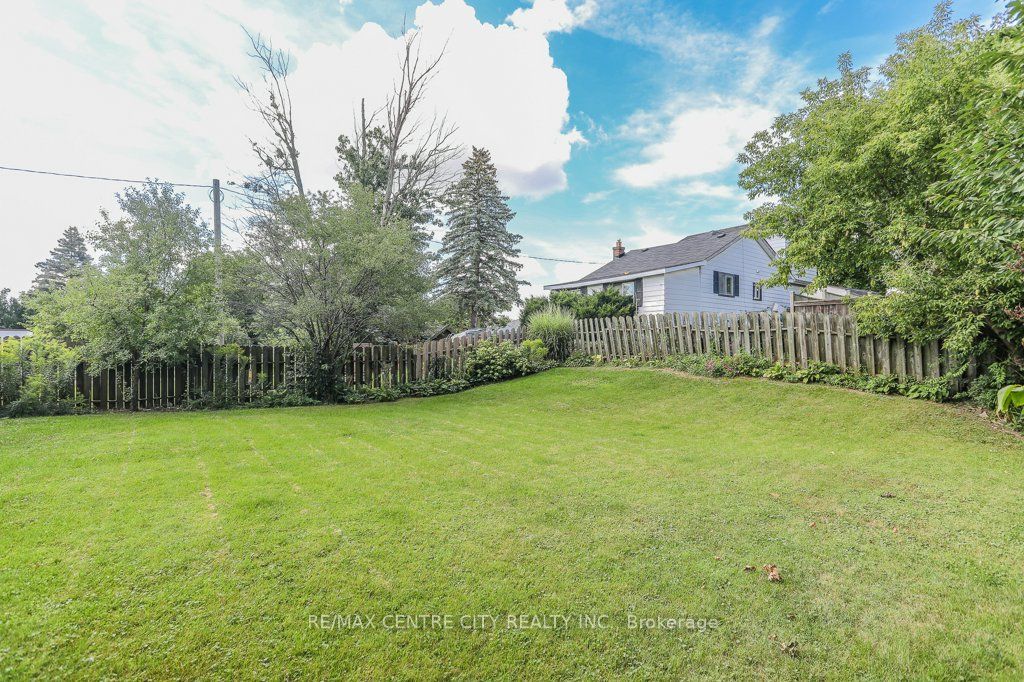 82 Fairview Ave Property Photo 25