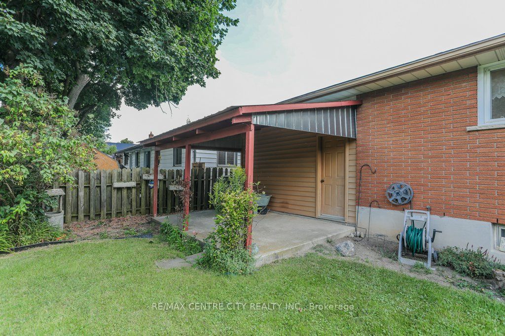 82 Fairview Ave Property Photo 30