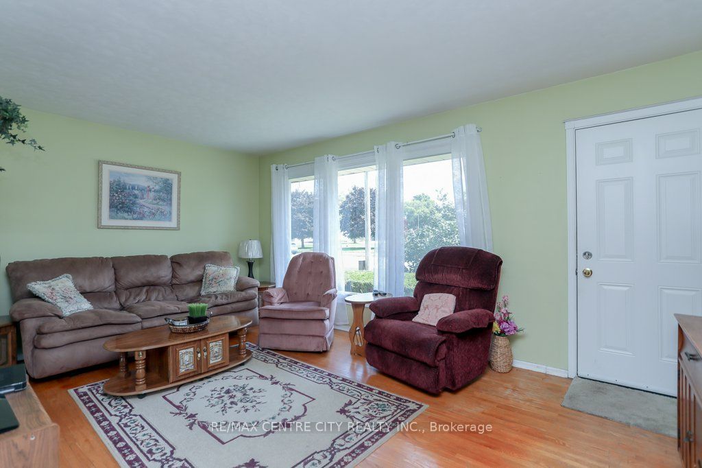 82 Fairview Ave Property Photo 37