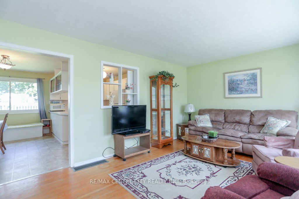 82 Fairview Ave Property Photo 38
