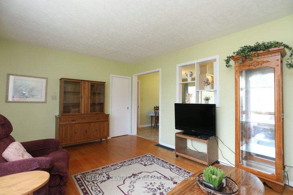 82 Fairview Ave Property Photo 40