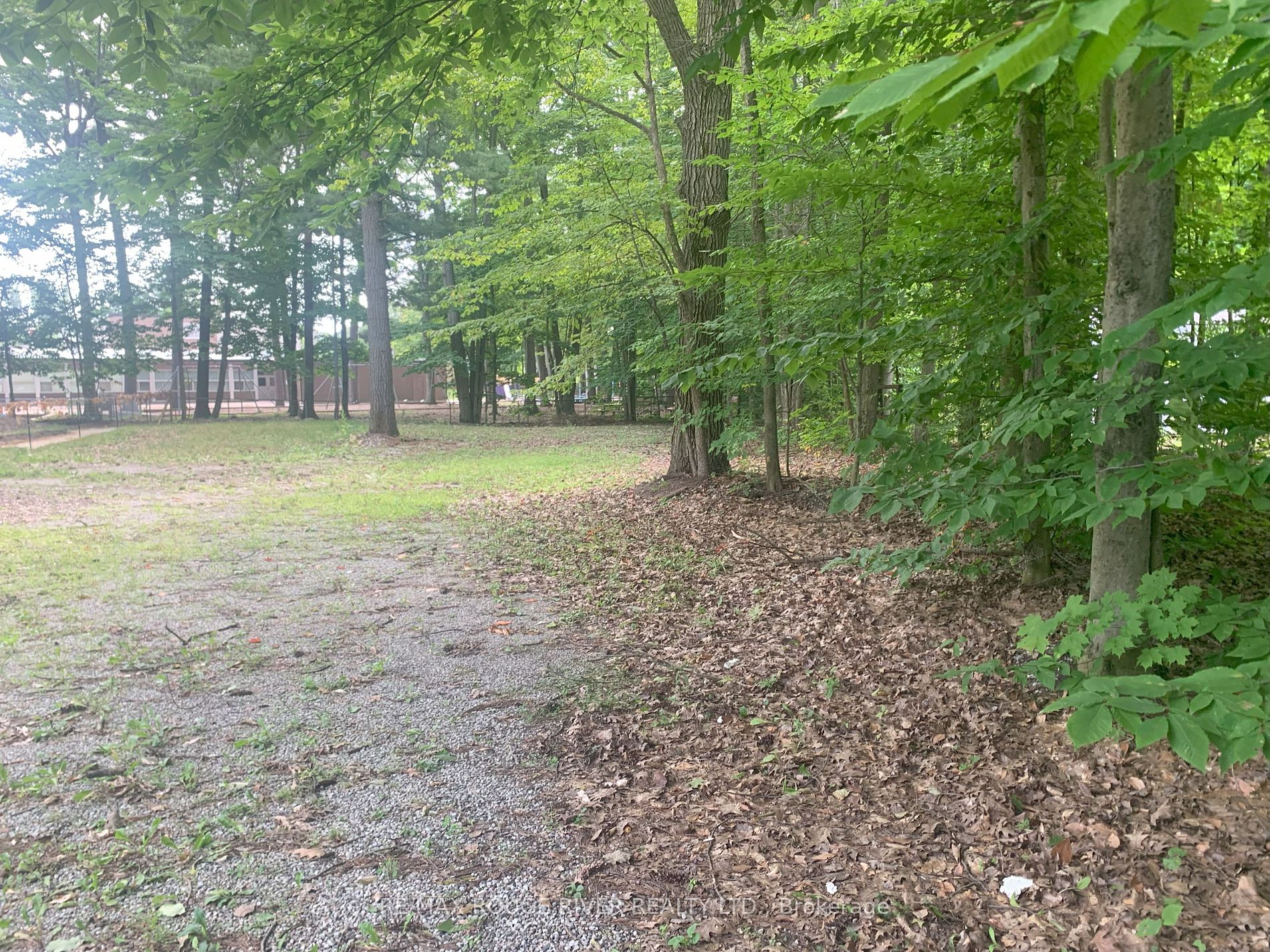141 Oakwood Dr Property Photo 2