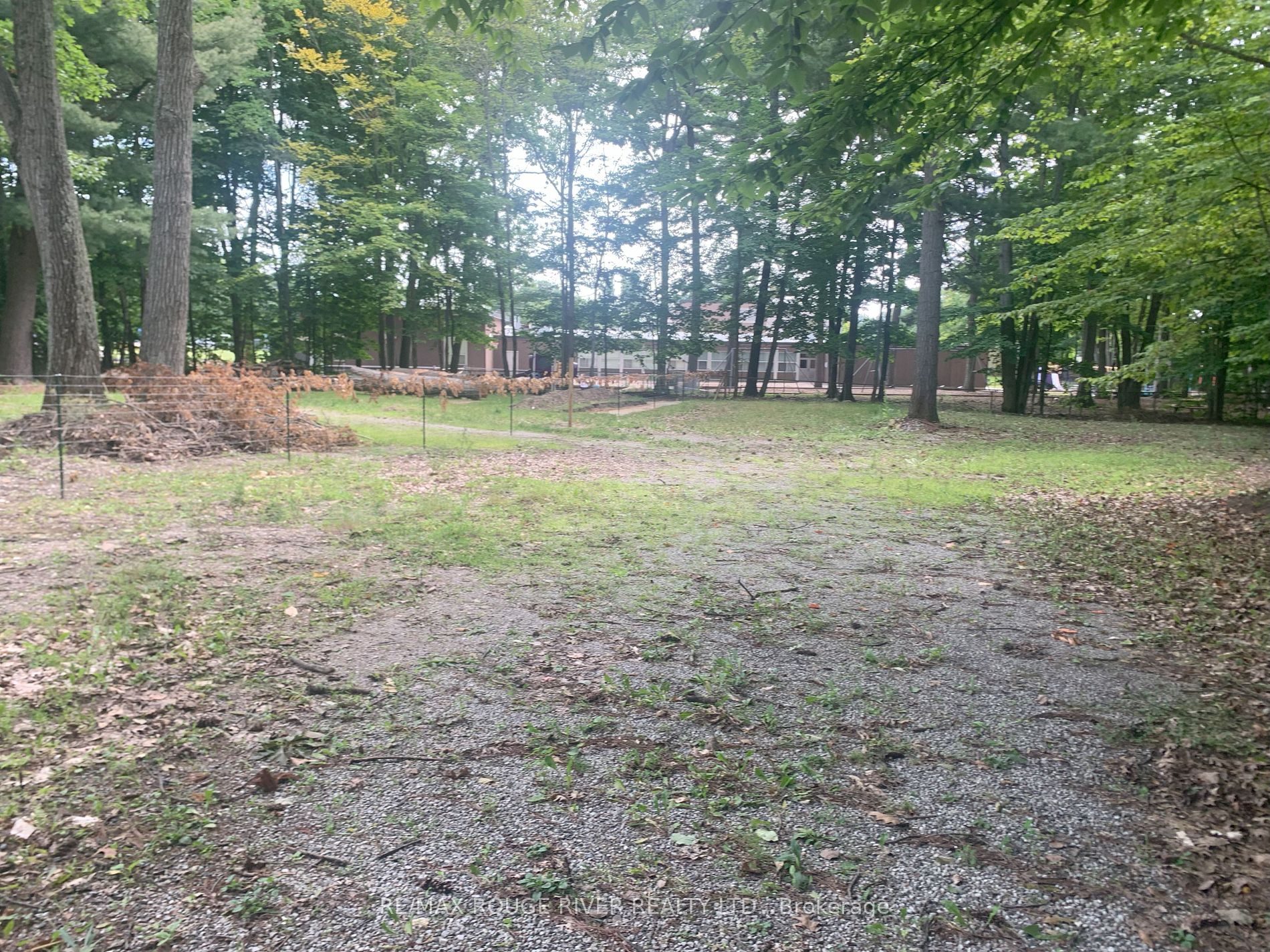 141 Oakwood Dr Property Photo 3