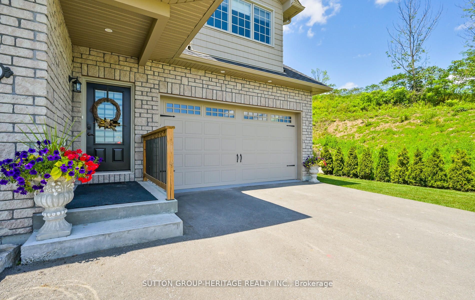 124 Orchard Way Property Photo 2