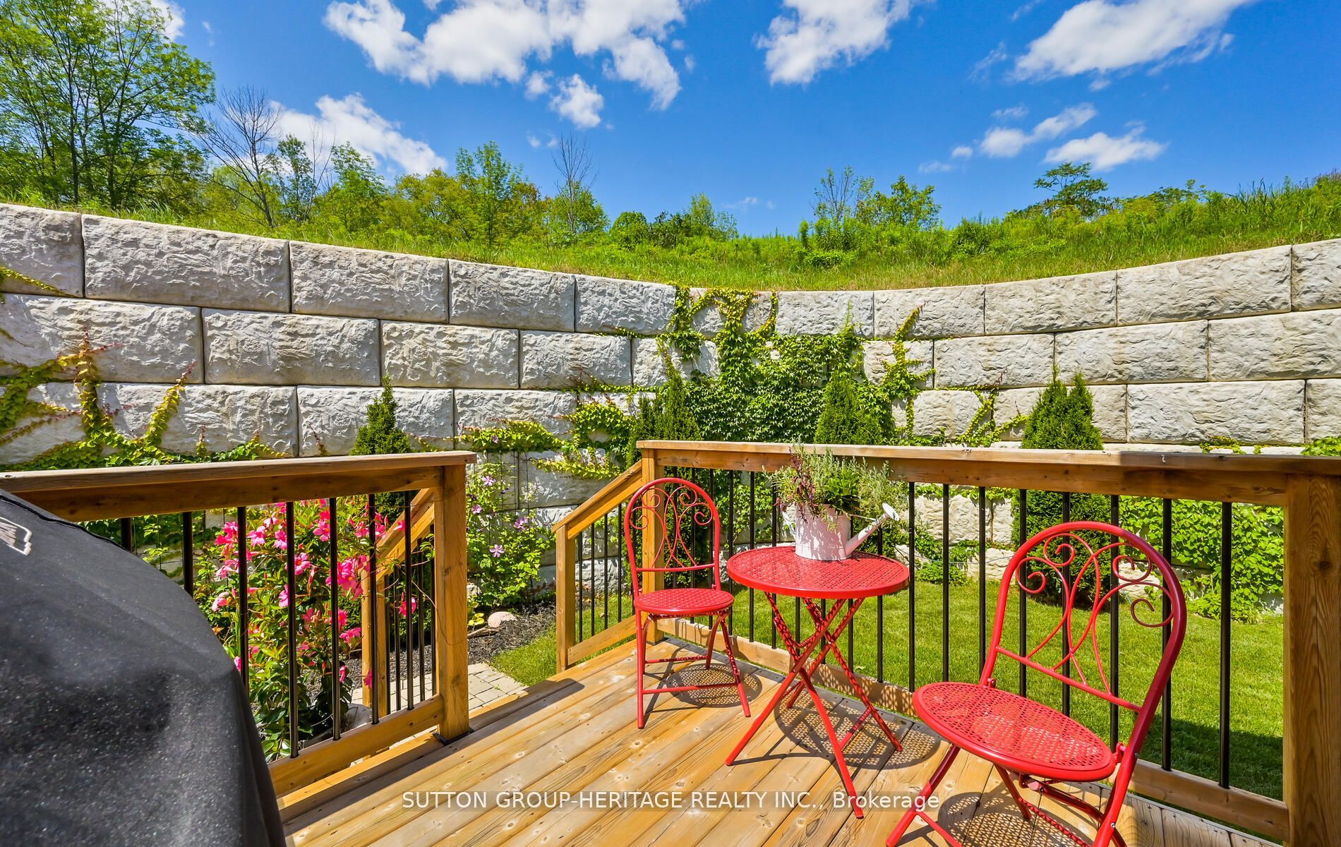 126 Orchard Way Property Photo 4