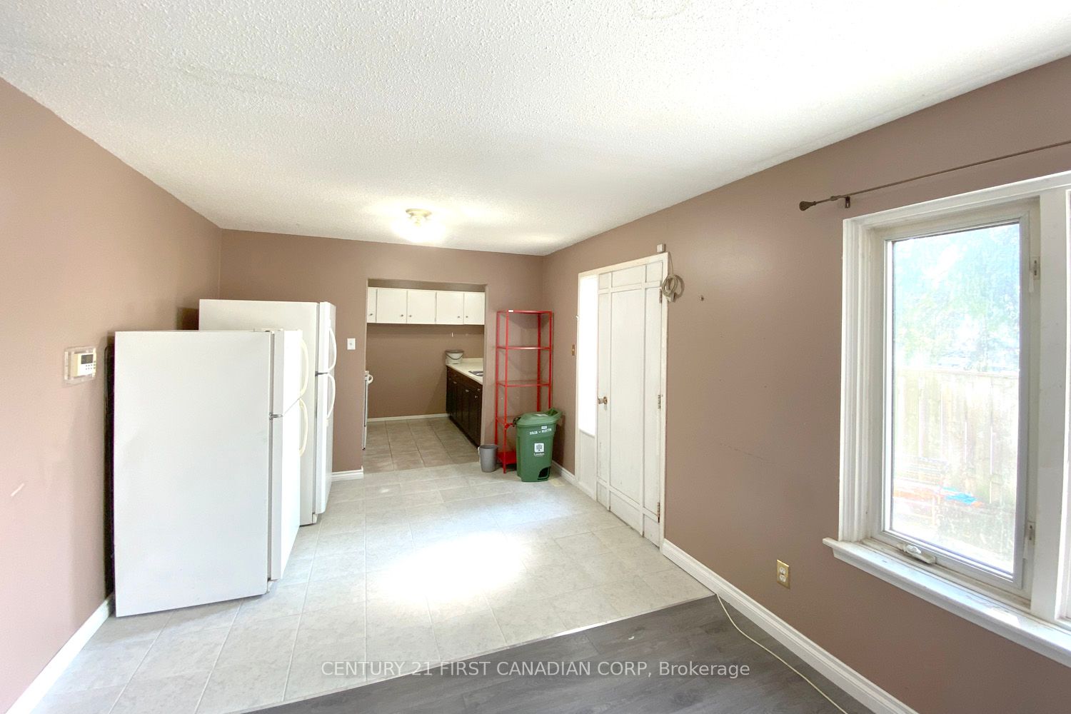 587 Gainsborough Rd 65 Property Photo 2