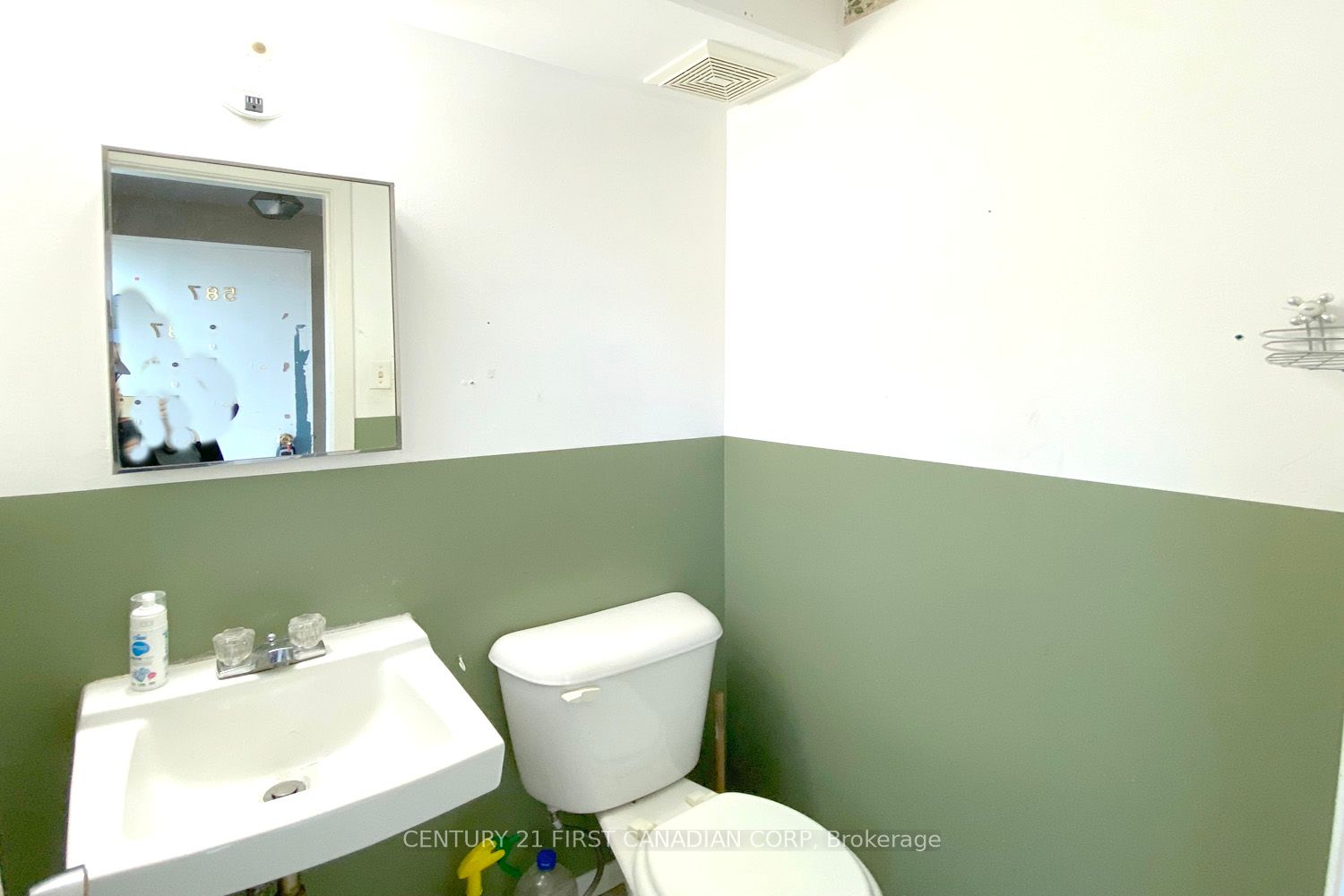 587 Gainsborough Rd 65 Property Photo 3