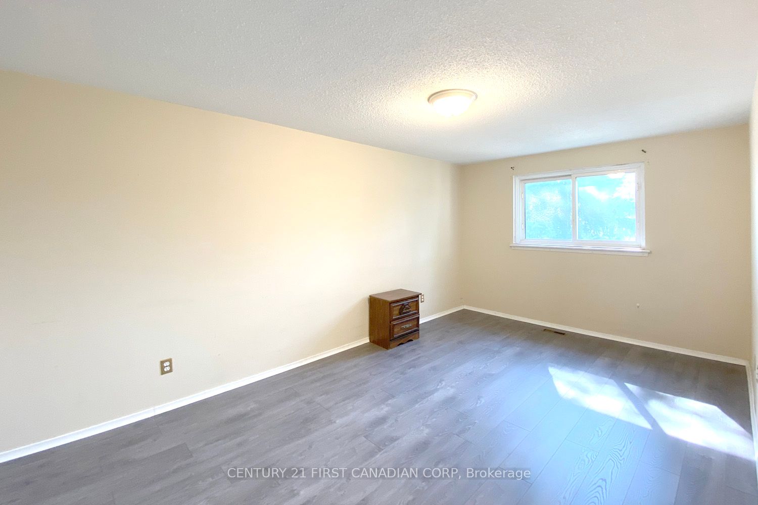 587 Gainsborough Rd 65 Property Photo 4