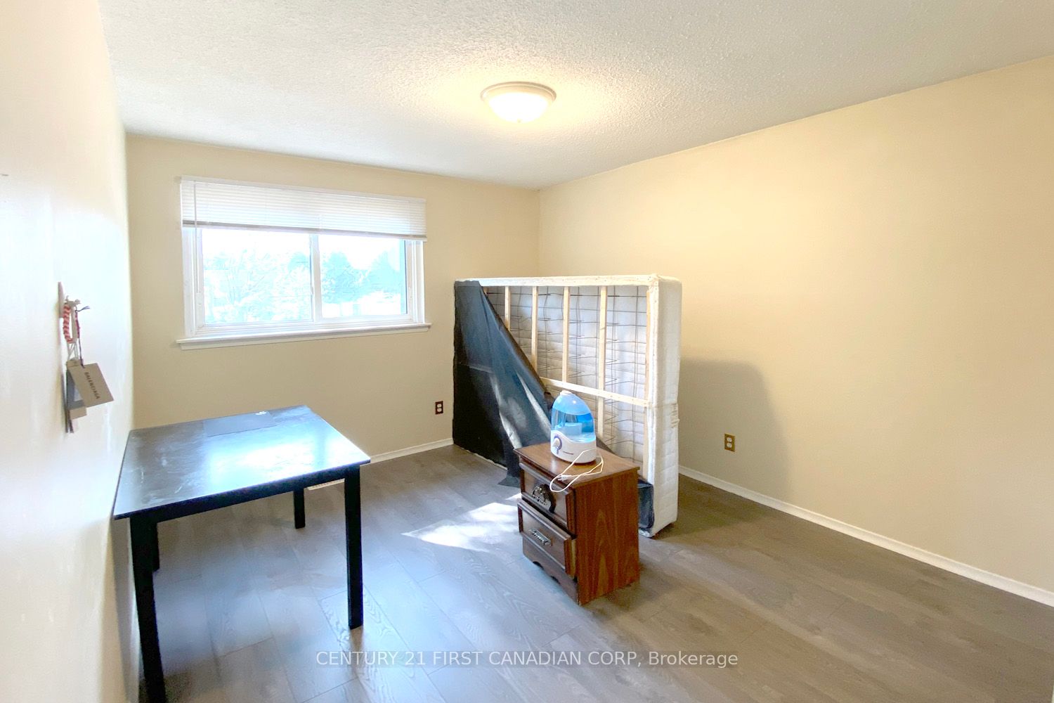 587 Gainsborough Rd 65 Property Photo 5