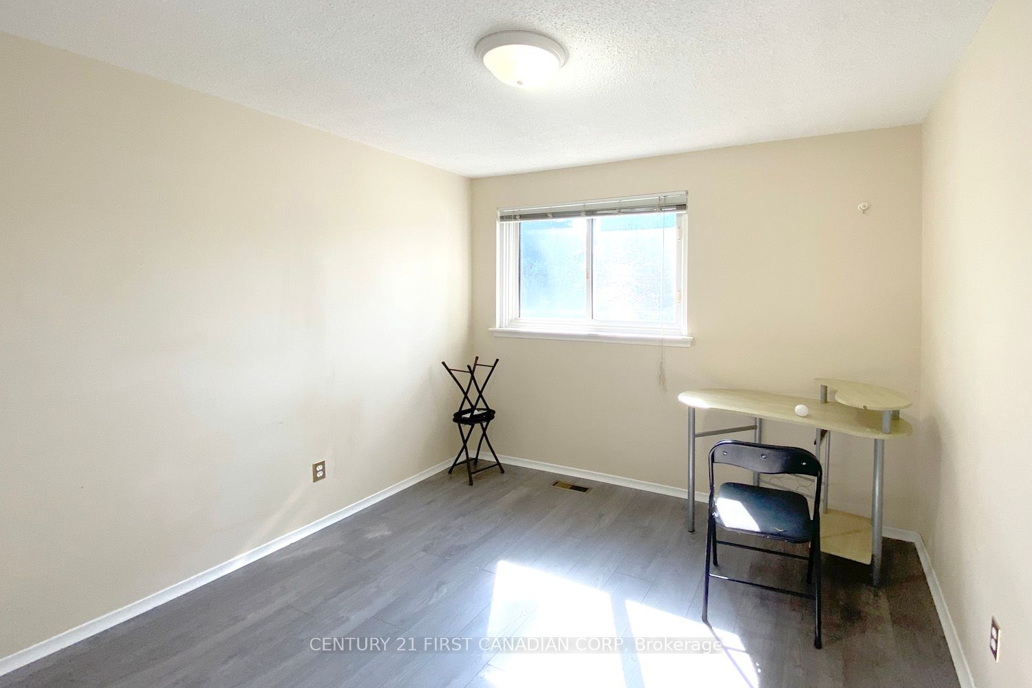 587 Gainsborough Rd 65 Property Photo 6