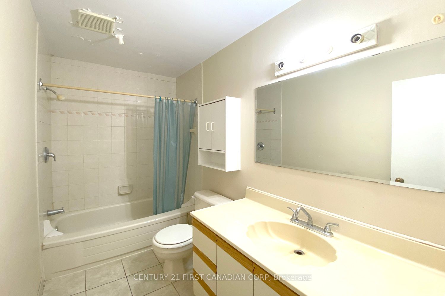 587 Gainsborough Rd 65 Property Photo 7