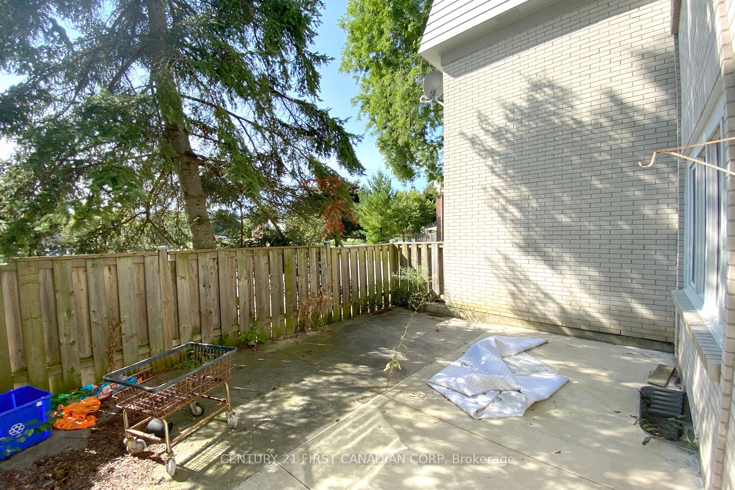 587 Gainsborough Rd 65 Property Photo 11