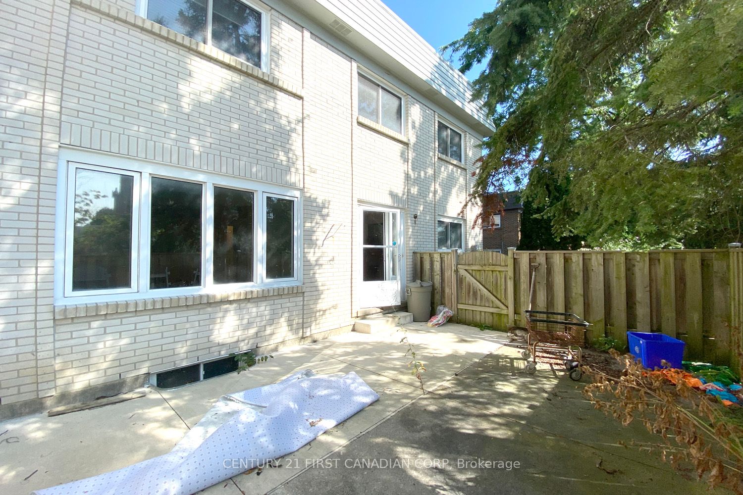 587 Gainsborough Rd 65 Property Photo 13