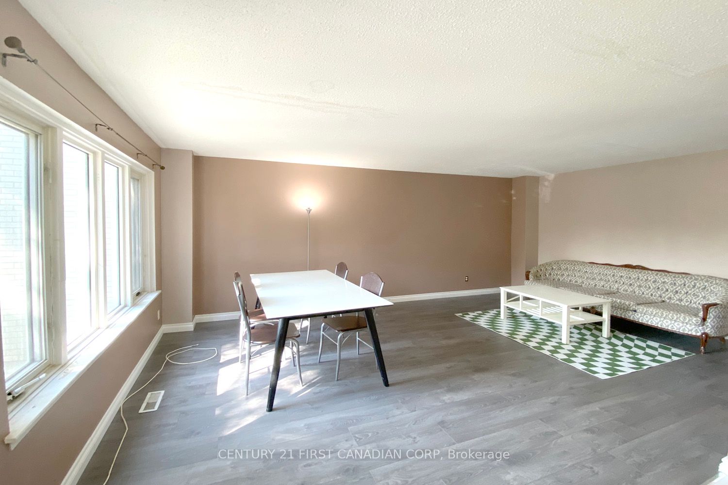 587 Gainsborough Rd 65 Property Photo 16