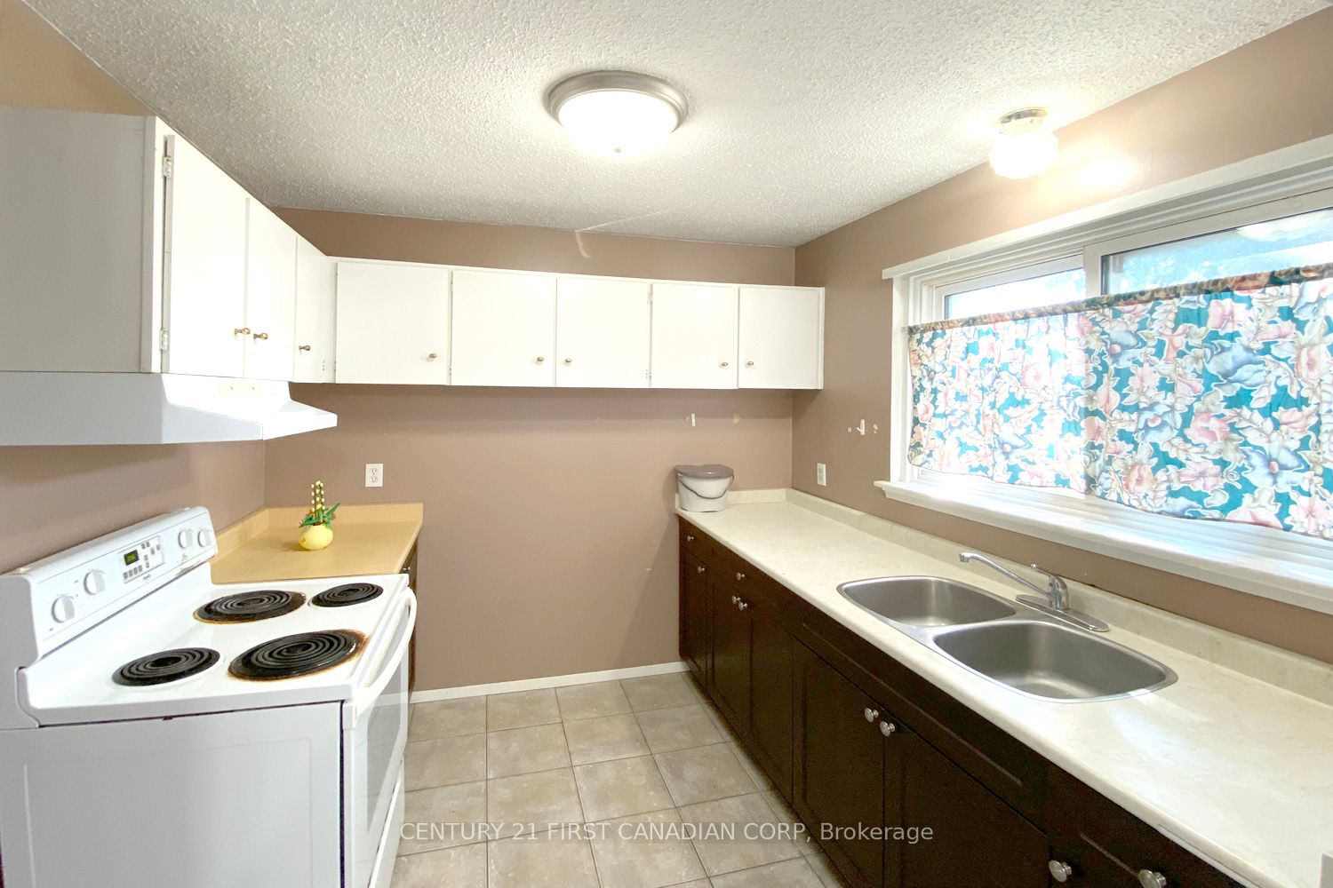 587 Gainsborough Rd 65 Property Photo 19
